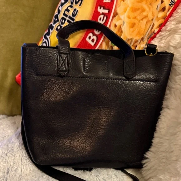 Elegant Black Leather Women's Bag - Picture 2 of 6